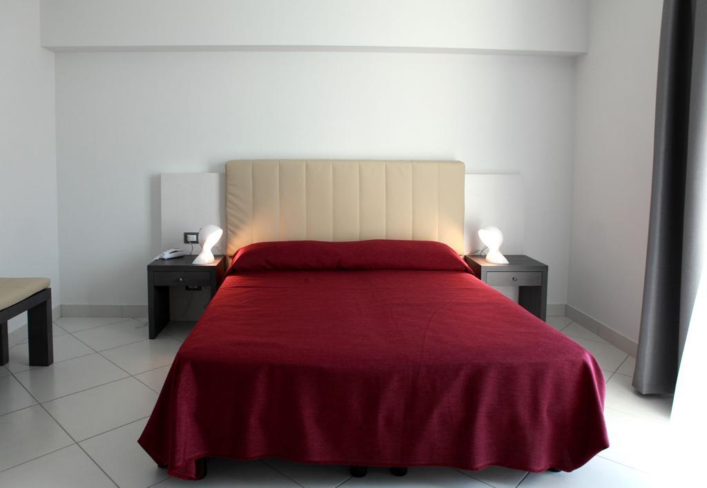 Brezza Di Grecale Aparthotel Trapani Rum bild